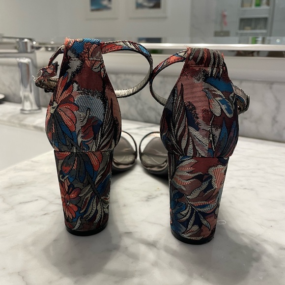 Bandolino Multicolor Floral Heels - Picture 4 of 5